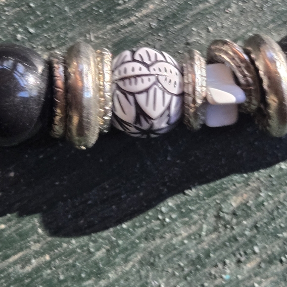 Black & White Bead Necklace Checks Silver Tone 17 - 20" - Picture 2 of 12